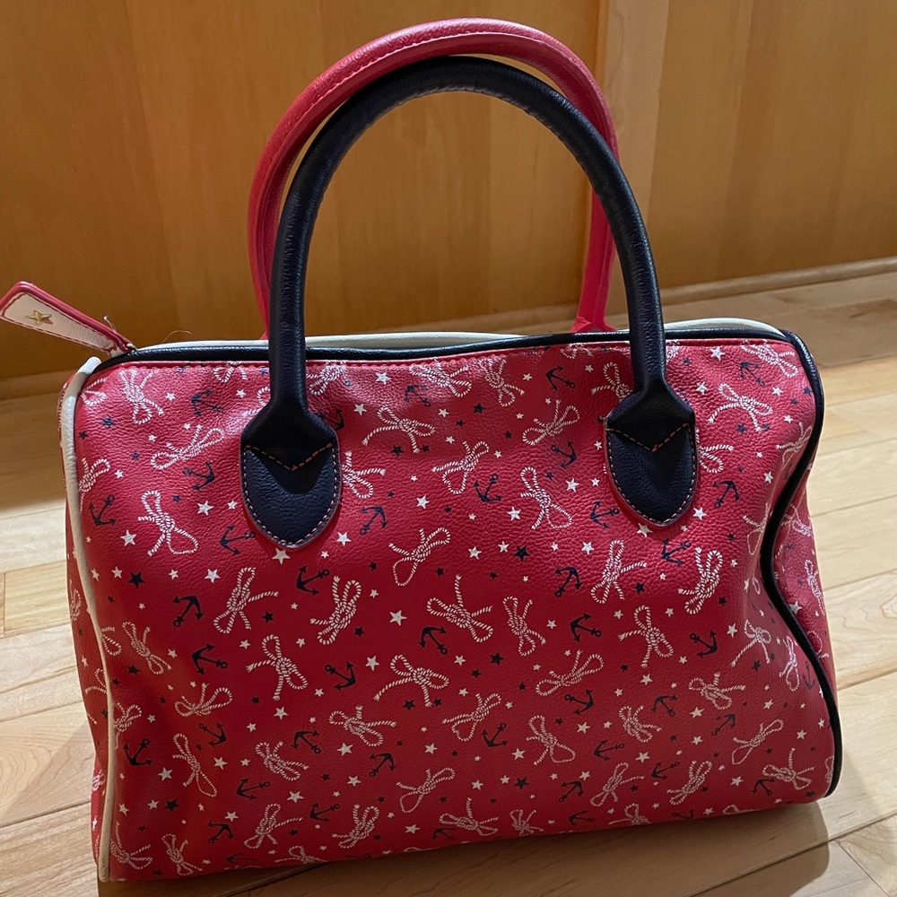 Medium  Betsey Johnson hand bag
